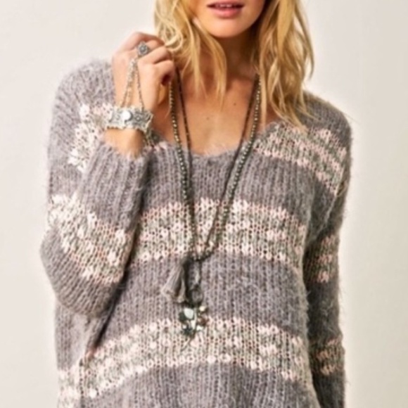 Free People Linus Pink and Grey Fuzzy Sweater M 0599 - Picture 4 of 6